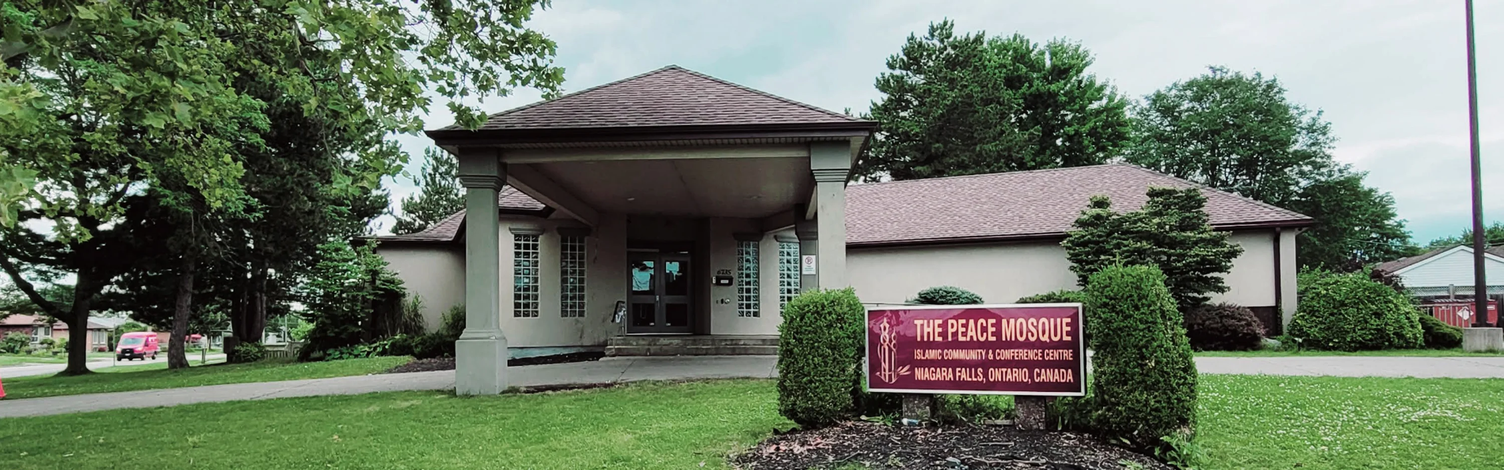 Exterior view of Masjid Alsalam Niagara Falls building